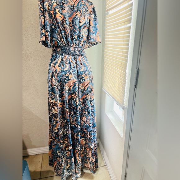 Guess by Marciano Guess Paisley Flutter Sleeve Maxi
Dress size Med - Picture 11 of 16